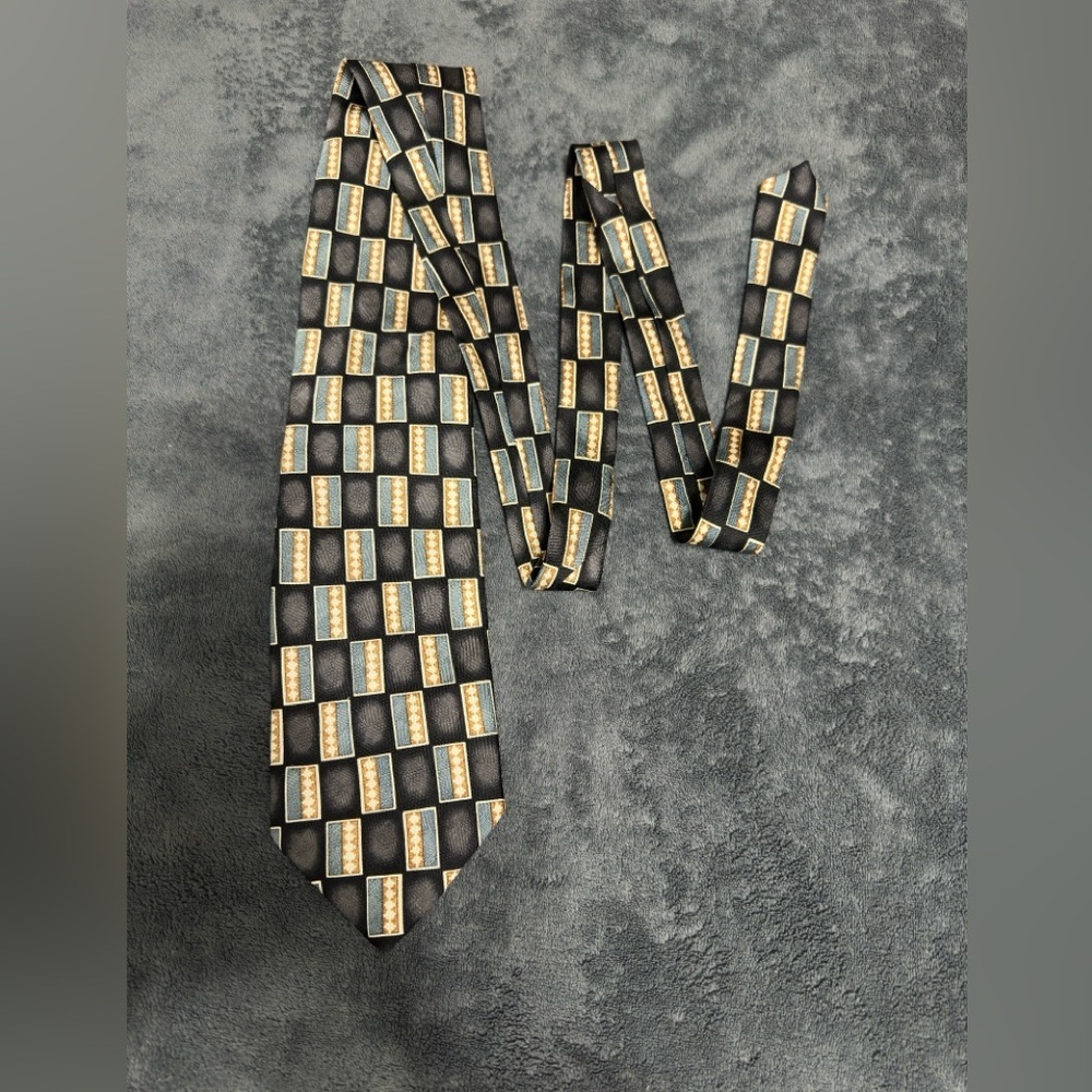 Geometric Black and Gold Tie Louis & Roth